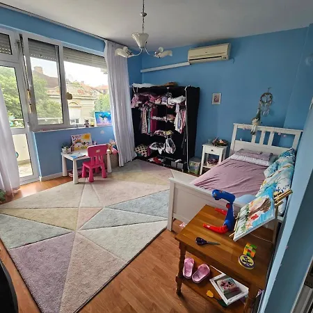 Apartment Entire Floor W Multiple Bedrooms 2 Baths Kitchen Center