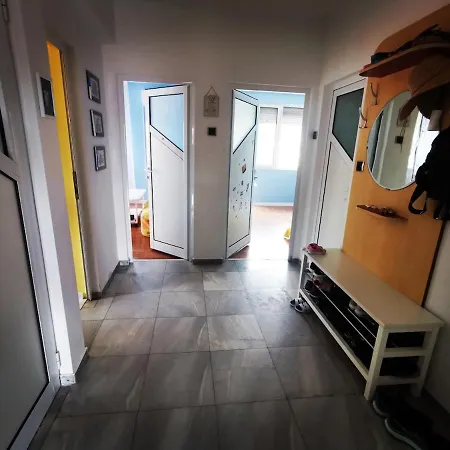 Entire Floor W Multiple Bedrooms 2 Baths Kitchen Center Pomorie
