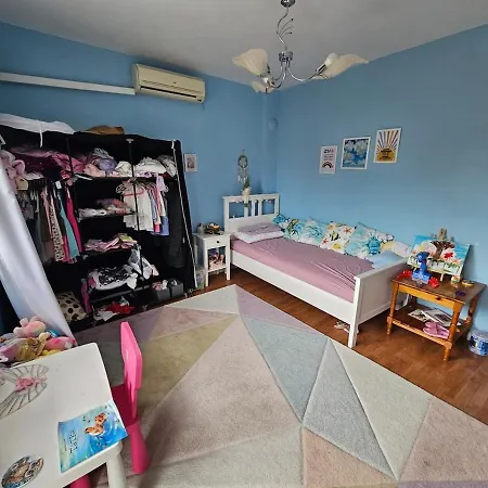 Apartment Entire Floor W Multiple Bedrooms 2 Baths Kitchen Center