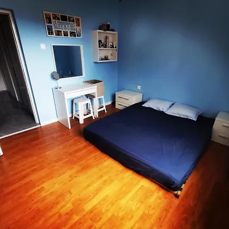 Entire Floor W Multiple Bedrooms 2 Baths Kitchen Center * Поморіє